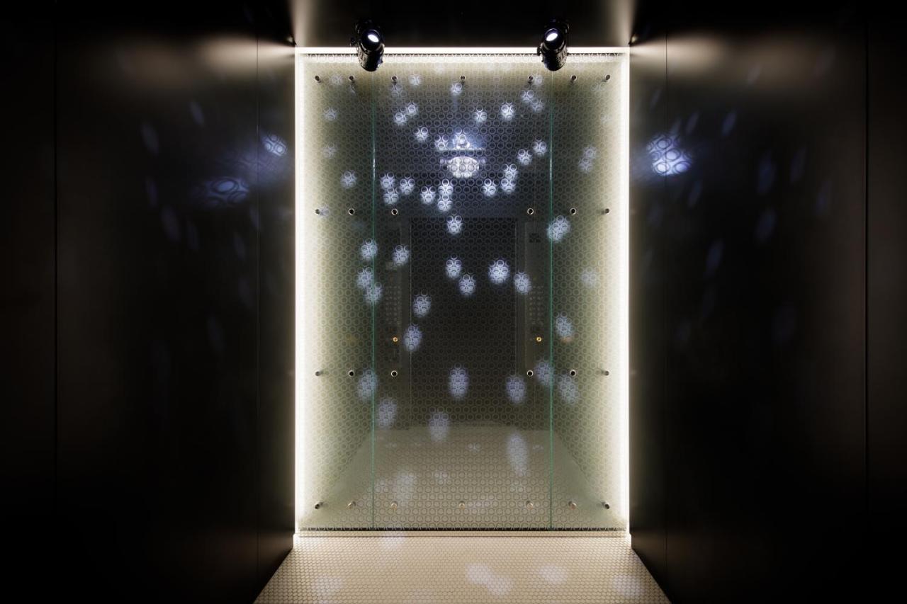 Moxy Osaka Shin Umeda Hotel Exterior foto